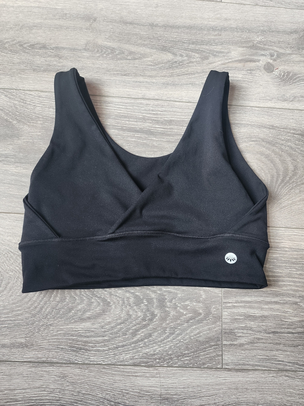 Senita Athletics Black Seamless V-Neck Sports Bra
